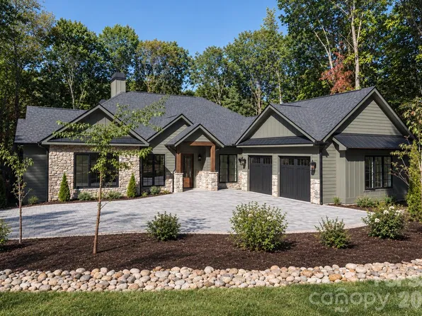 99 Little Cherokee Rdg, Hendersonville, NC 28739