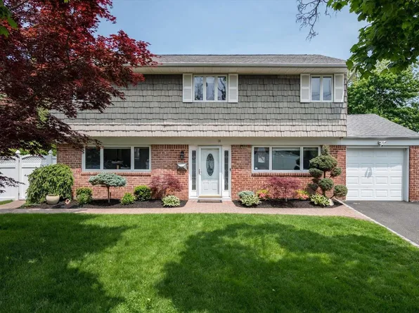 16 Byre Place, Commack, NY 11725