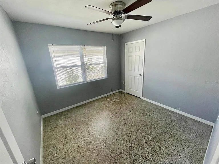 4615 Edgewater Dr — Photo 5