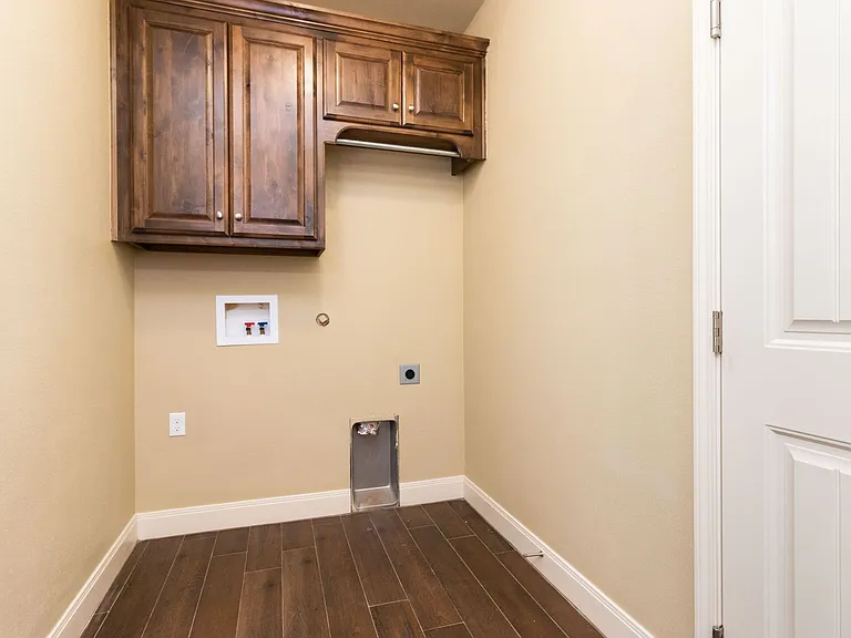 9635 Mossberg St — Photo 22