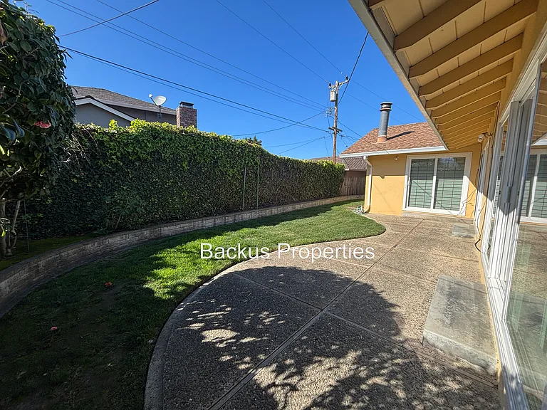 1150 San Diego Dr — Photo 29