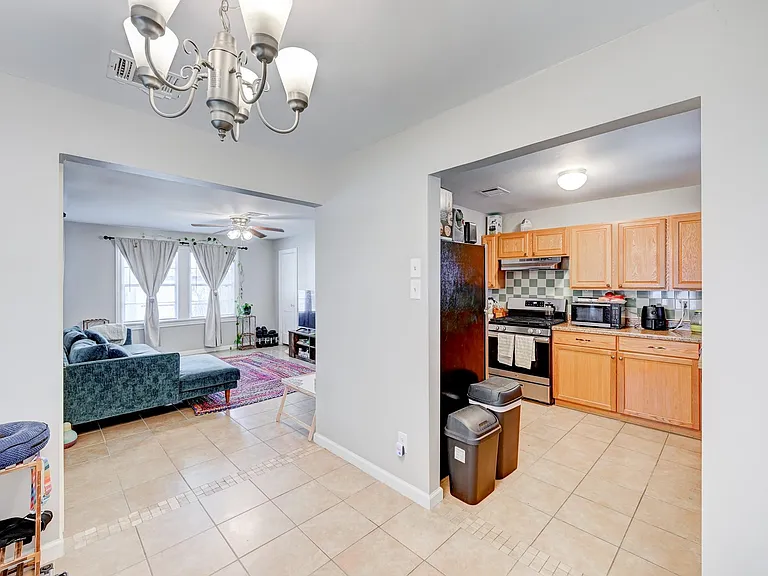 4311 Ione St — Photo 11