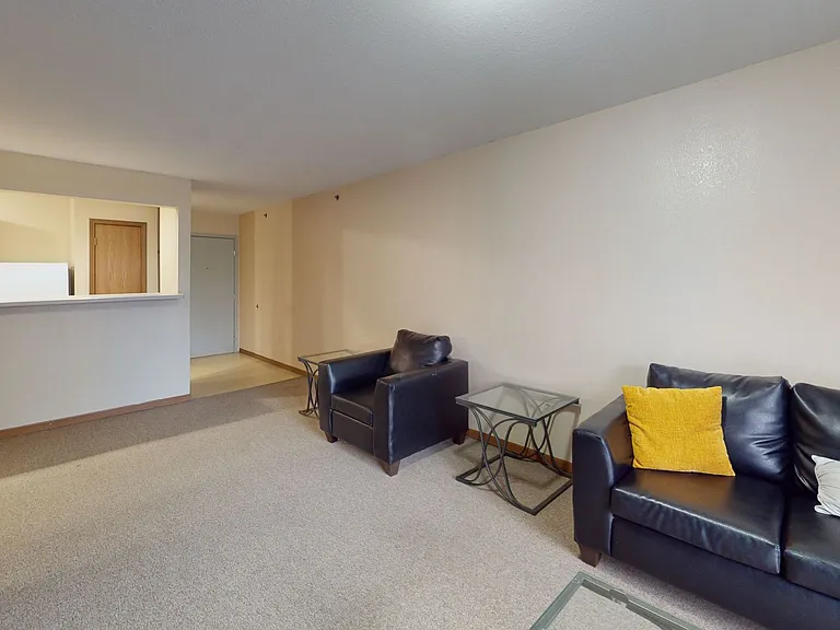 1407 S State St — Photo 3