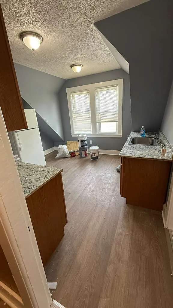 3 bed, 1.0 bath, $2,700 — Photo 4