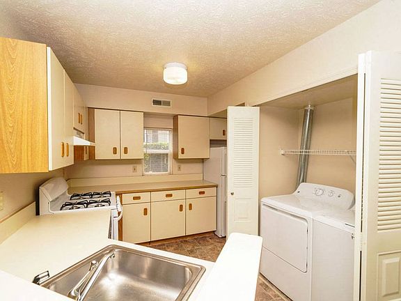 3rd image of 2161 Orchard Lakes Pl E #2115127