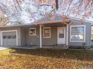 3911 SW Cambridge Ter, Topeka, KS 66610