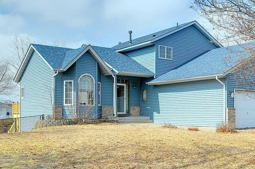 5 bed, 2686 sqft, $3,395 — Photo 2