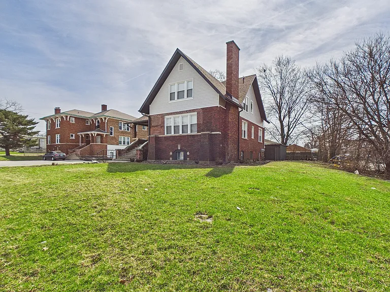 398 W Lincoln Hwy #4 — Photo 1