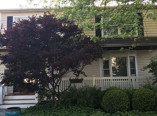 204 Wildwood Rd, Lake Forest, IL 60045