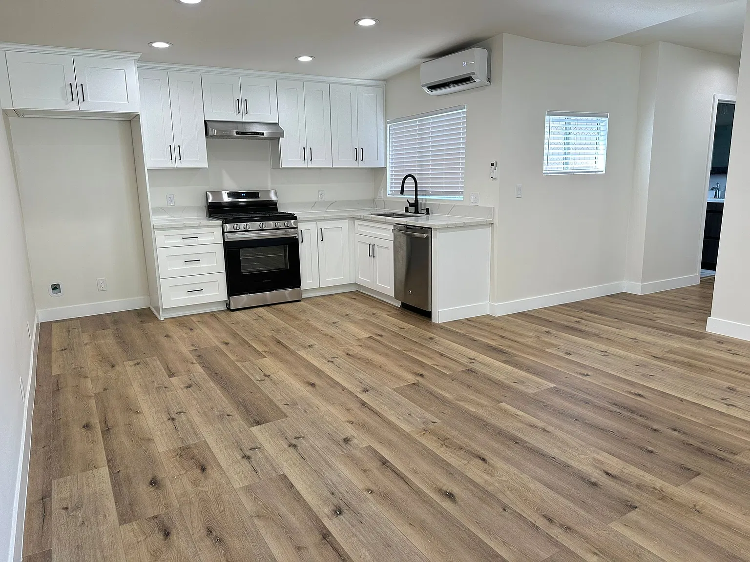 2 bed, 800 sqft, $2,800 — Photo 1