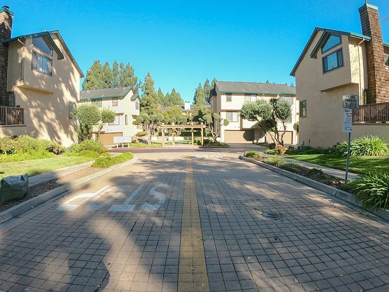 43139 Mayfair Park Ave — Photo 25