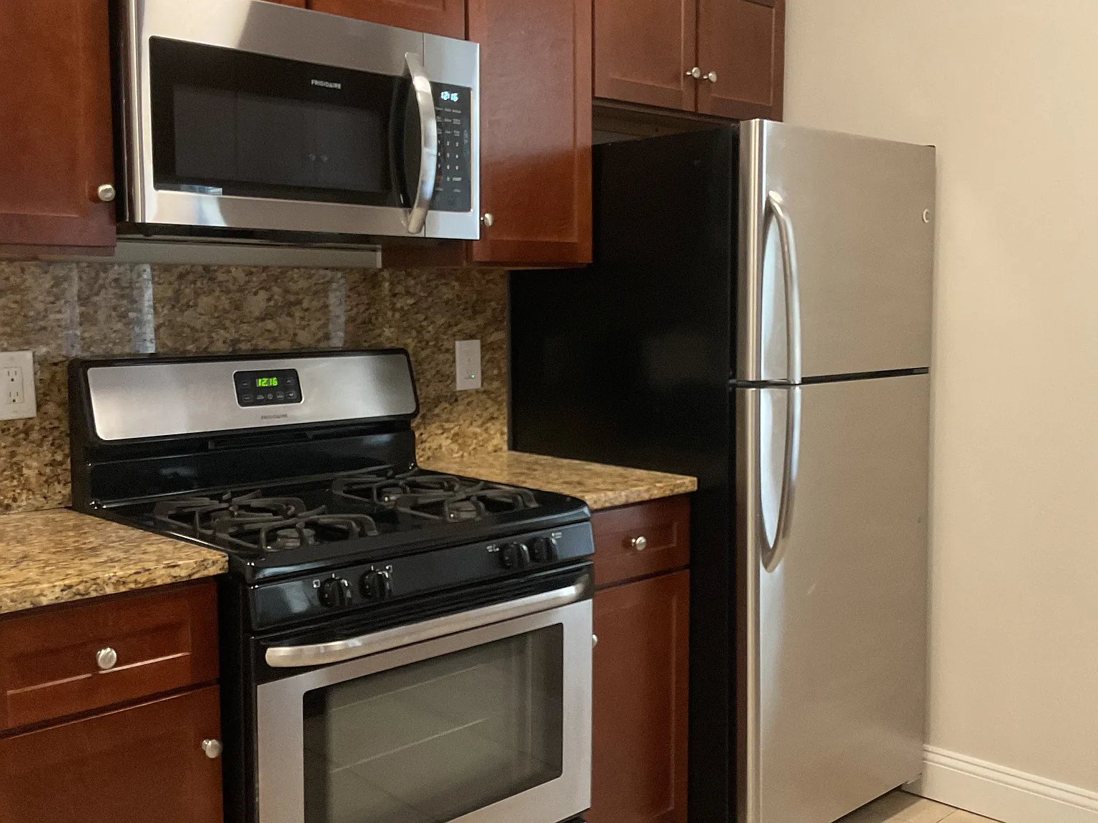 2 bed, 625 sqft, $2,295 — Photo 3