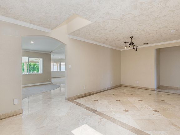 5th image of 6313 W Larkspur Dr