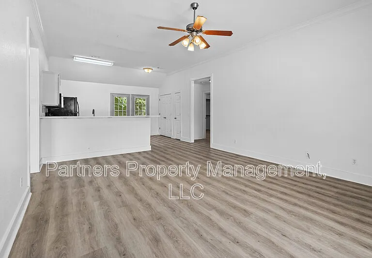 1174 W Hendrix St — Photo 4