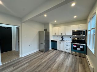 785 Main St E #3, Hamilton, ON L8M1L3