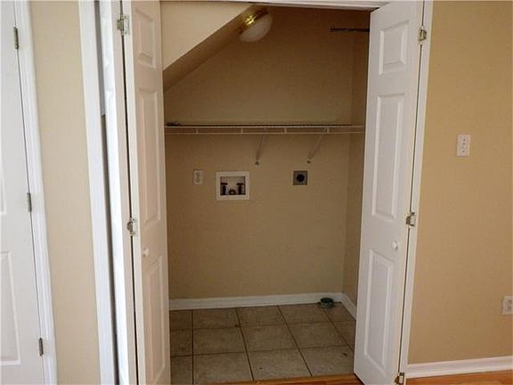 5th image of 14 Brandon Hall Dr APT A