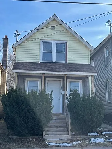 443 W Spring St Photo 1