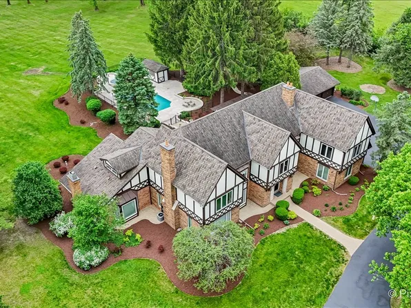 3 Auburn Ln, Barrington Hills, IL 60010