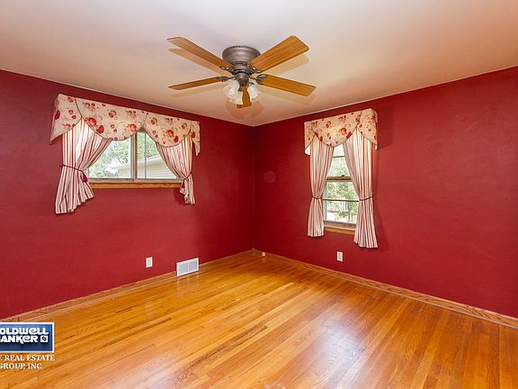 Master Bdrm w/Hardwood Floor