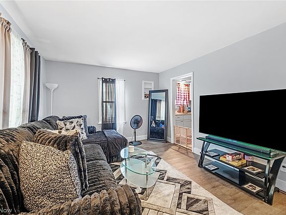 3rd image of 12612 Firsby Ave