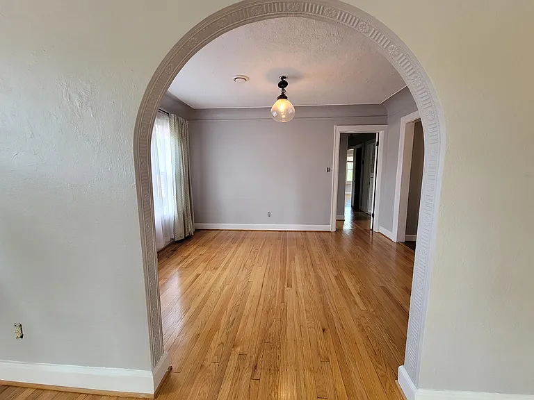 1318 Somerset Ave — Photo 8