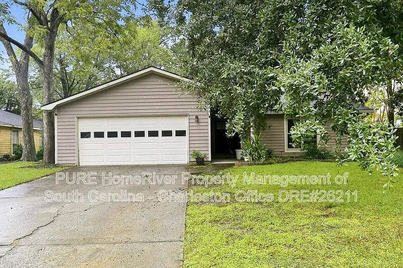 4 bed, 2.0 bath, 1700 sqft, $3,649 — Photo 2