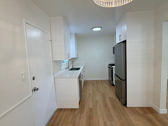 4th image of 124 S Everett St APT 4