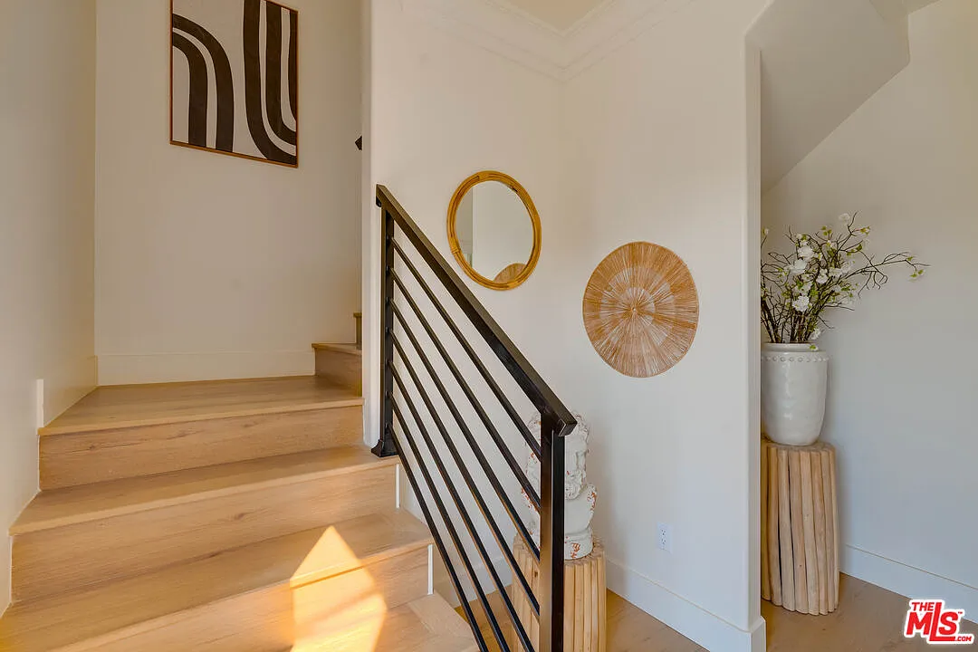 4 bed, 4.0 bath, 2012 sqft, $5,495 — Photo 3