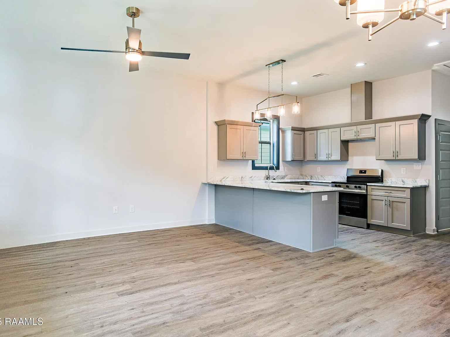 2 bed, 1137 sqft, $1,850 — Photo 2