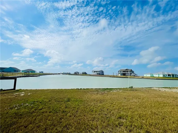 6 Westpointe Cir, Rockport, TX 78382