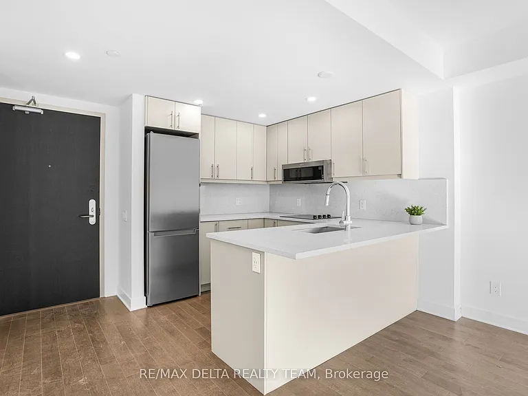 180 George St #2208 — Photo 7