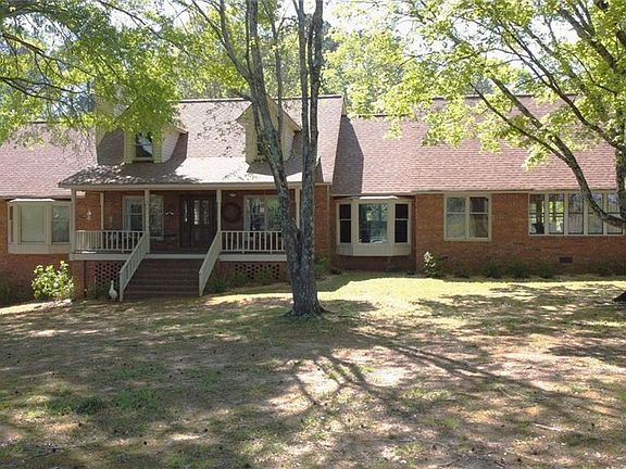 3rd image of 450 Lucas Rd
