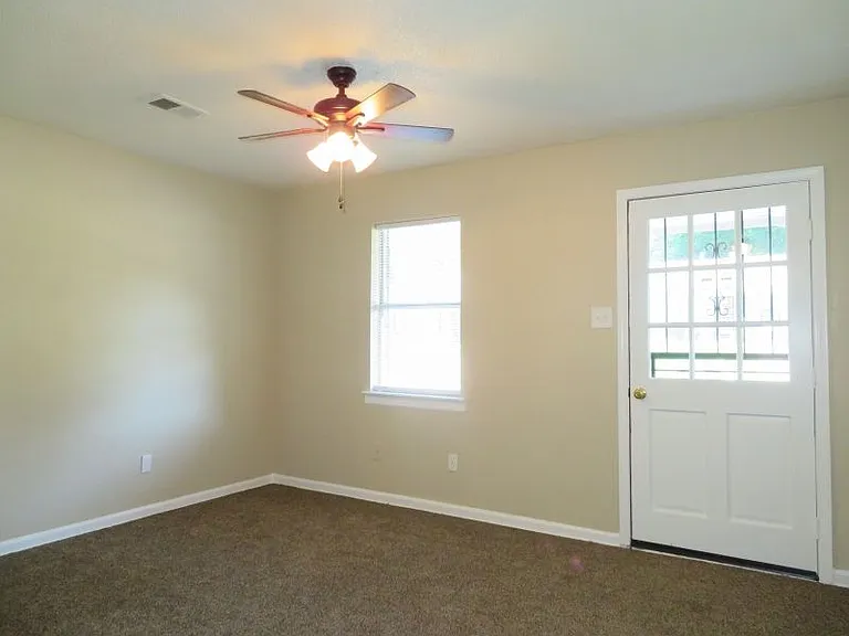 1423 Ledger Rd — Photo 6