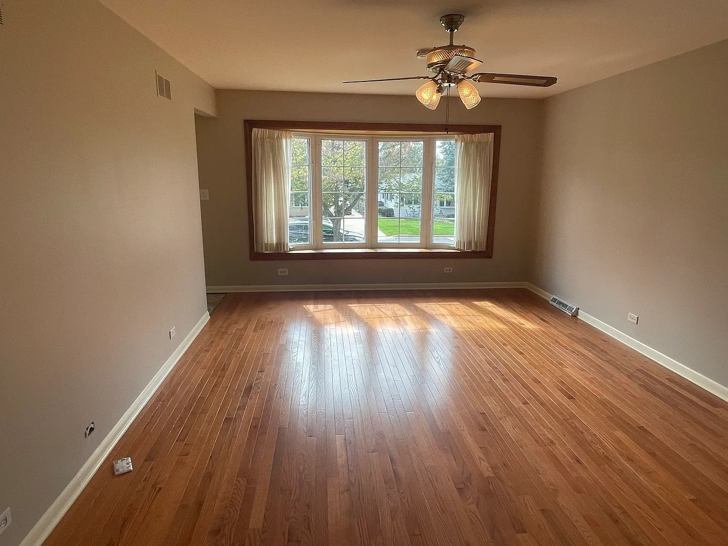 3 bed, 2.5 bath, 1298 sqft, $3,500 — Photo 3