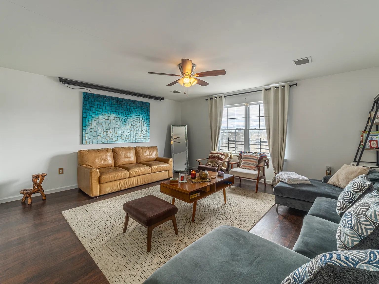 3 bed, 1400 sqft, $3,200 — Photo 1