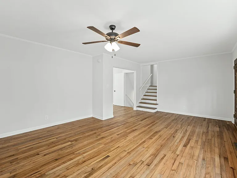 1325 Sharon Rd — Photo 3