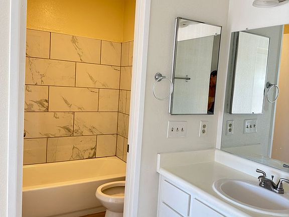 2nd image of 3930-3940 W Valencia Dr #5
