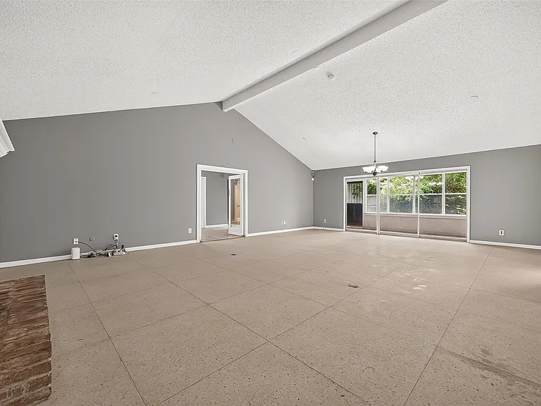 19002 Mirror Lake Dr — Photo 7