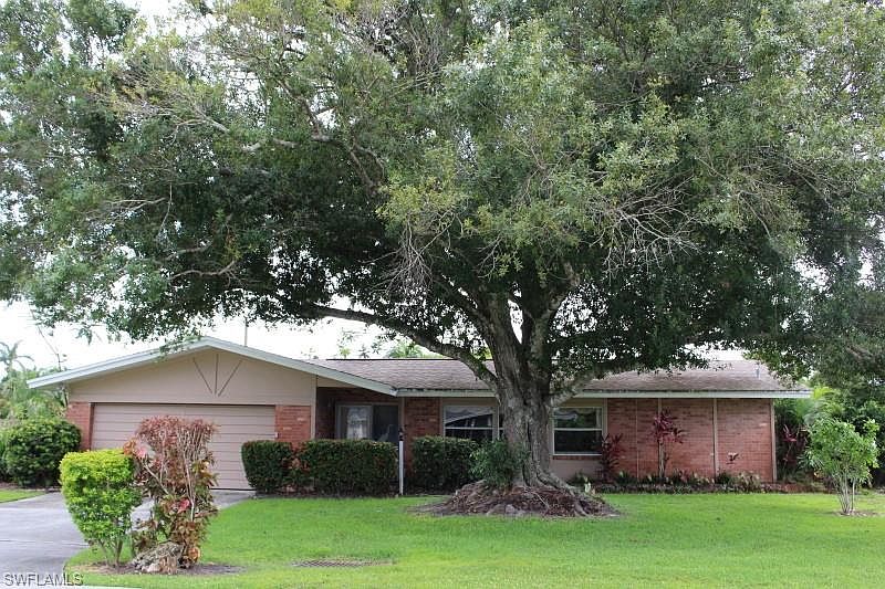 1st image of 880 Entrada Dr S