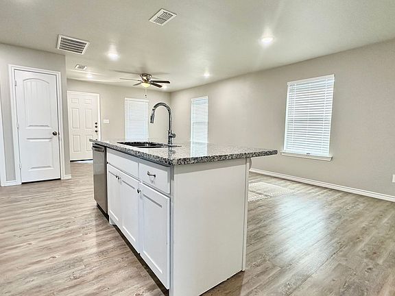 5th image of 2634 Hickory Ave