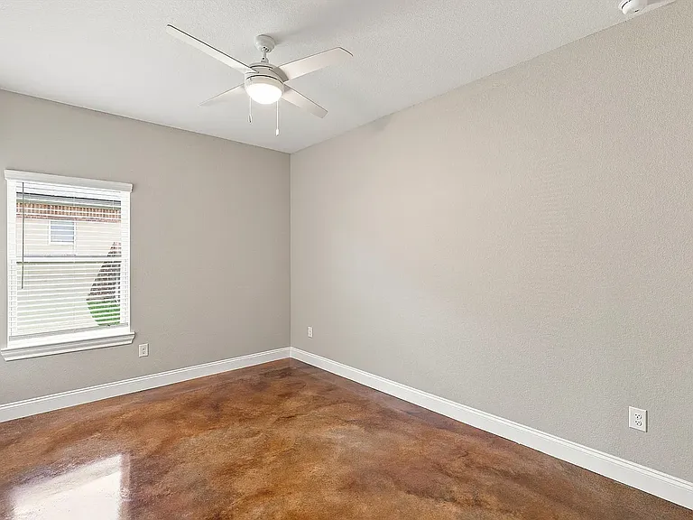 2416 Sloan Cir #A — Photo 8