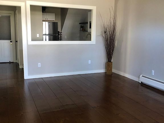 Wide pine floors & 10' ceilings