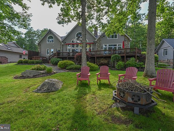 3rd image of 320 Lake Forest Dr