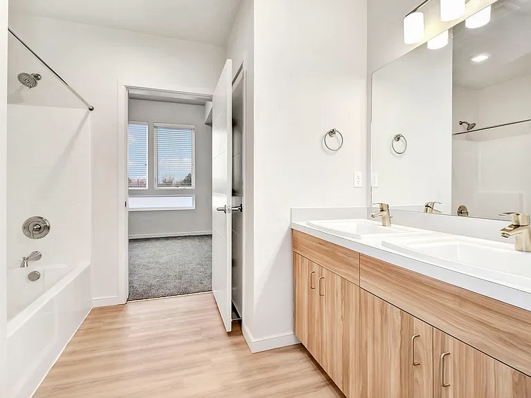 Parkway Apartments — Photo 38