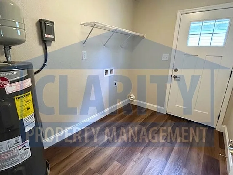 1594 Perry St SE — Photo 19