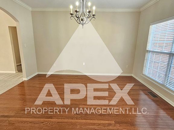 4th image of 1725 Bombay Ln