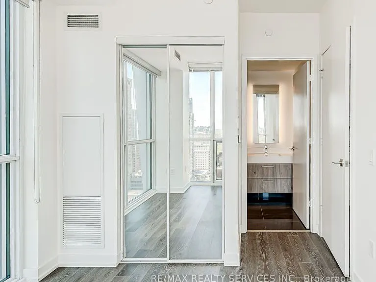 1 Yorkville Ave #2611 — Photo 18
