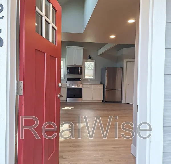 126 Strawberry Ln — Photo 3