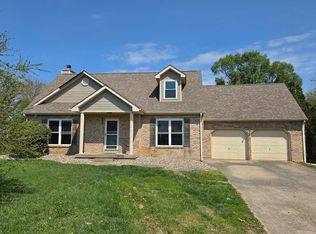 888 N Woodland Dr, Radcliff, KY 40160