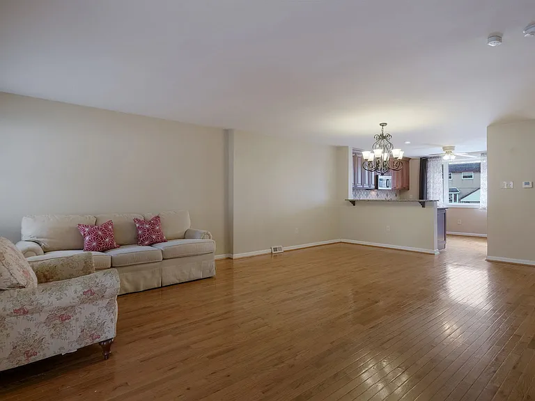 12010 Millbrook Rd — Photo 15